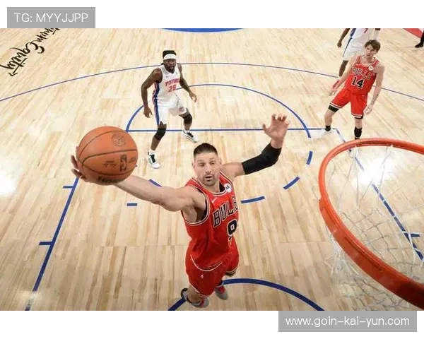 斯图尔特篮下坚如磐石，活塞内线防守无死角